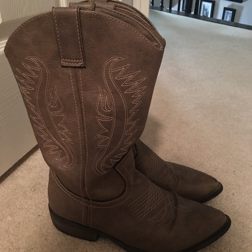 Light brown cowgirl boots